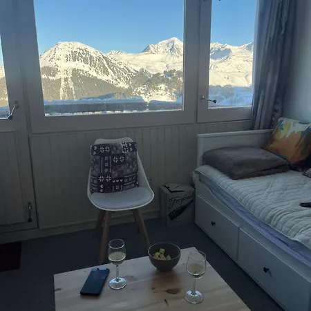 4 Personnes Dans Le Mythique Paquebot Des Neiges A La Plagne