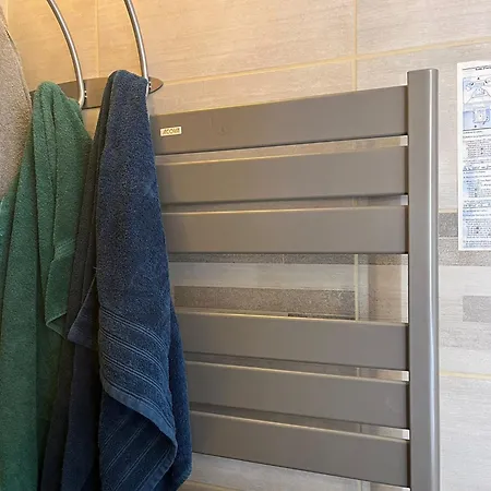 4 Personnes Dans Le Mythique Paquebot Des Neiges A