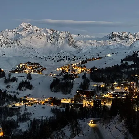 4 Personnes Dans Le Mythique Paquebot Des Neiges A *