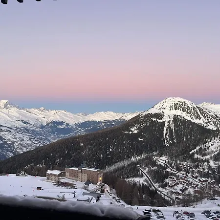 4 Personnes Dans Le Mythique Paquebot Des Neiges A Apartment