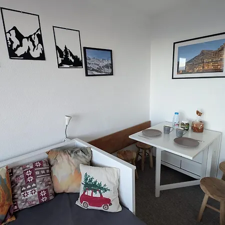 4 Personnes Dans Le Mythique Paquebot Des Neiges A Apartment