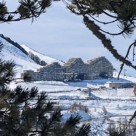 4 Personnes Dans Le Mythique Paquebot Des Neiges A Apartment