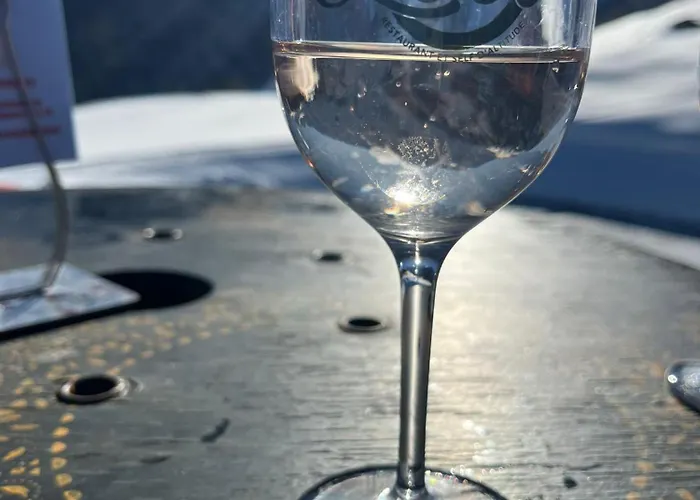 4 Personnes Dans Le Mythique Paquebot Des Neiges A *