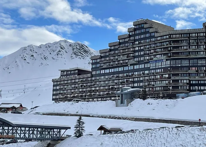 4 Personnes Dans Le Mythique Paquebot Des Neiges A La Plagne